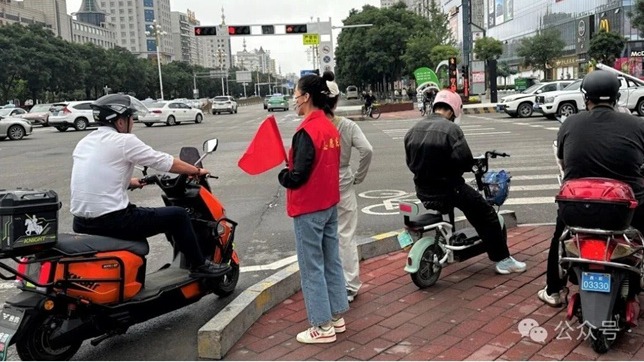 践行志愿服务精神 助力文明城市创建——金控庆阳担保开展社区环境整治志愿活动